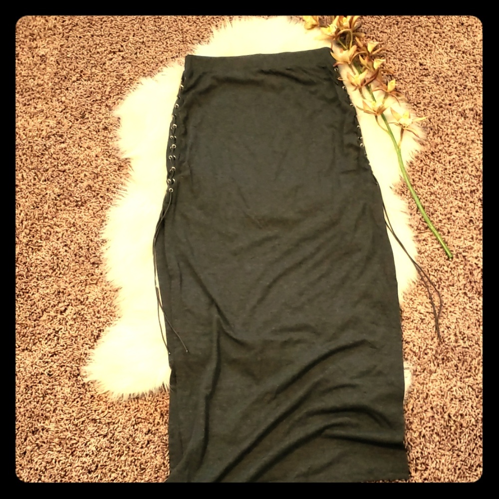 Trendy Side Lace Maxi Skirt
